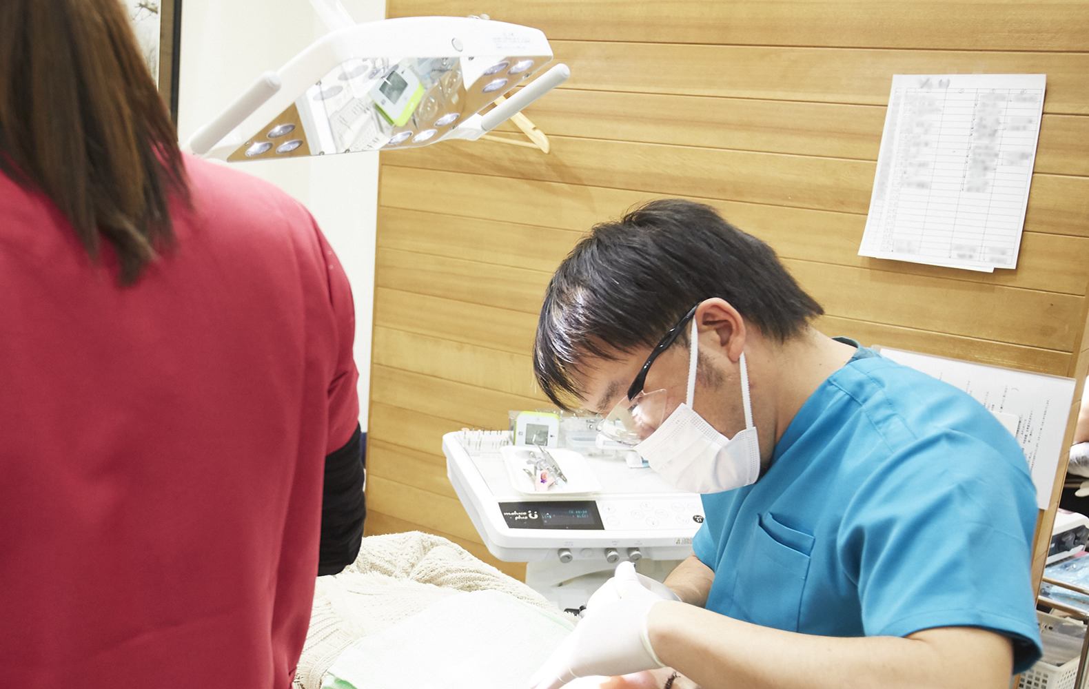 大阪市西区九条あまの歯科の治療風景